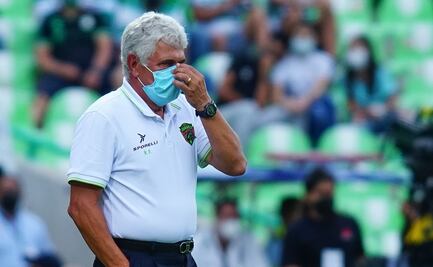 Ricardo ‘El Tuca’ Ferretti salió molesto por el arbitraje