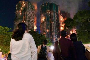 Claves del incendio ya controlado en rascacielos en Hong Kong que ha dejado 65 muertos