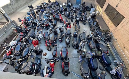 Auge de los scooters, la ley de la selva; crecimiento desordenado inunda EU