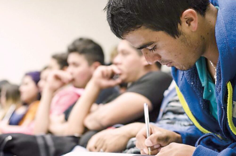 Para graduarse de un programa técnico superior universitario, los estudiantes deben alcanzar al menos el nivel B2 en inglés (ESPECIAL)