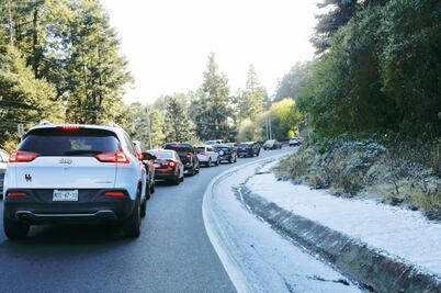 Ola gélida genera caos vial en la autopista México-Toluca