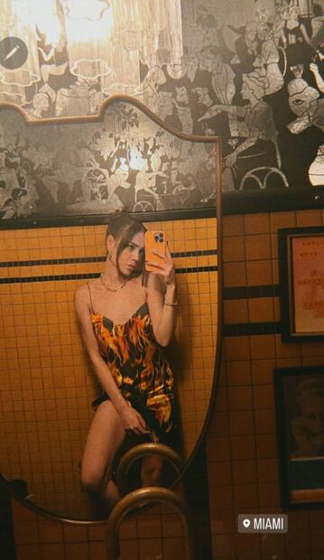 Danna Paola enciende Instagram con vestido de llamas