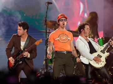 Jonas Brothers enamoran a fans en su regreso a la CDMX