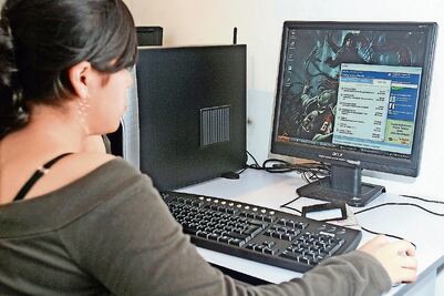 Jóvenes pasan más tiempo en internet que en aulas: OCDE