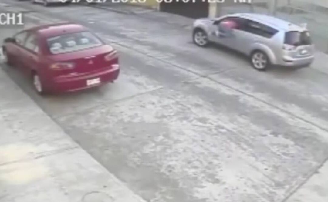 Le pasan carro encima tras robarle su bolsa; difunden video