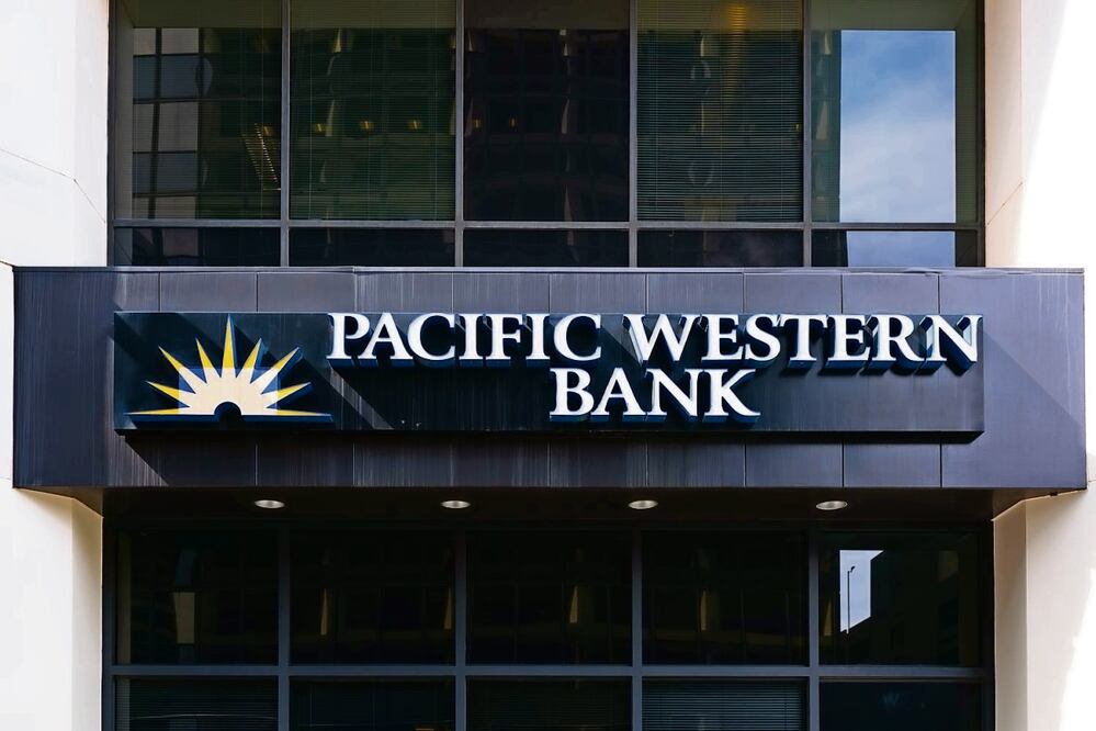 PACWEST PIERDE LA MITAD DE SU VALOR