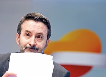Repsol vende activos por 6.2 mil mde y baja inversión 38%