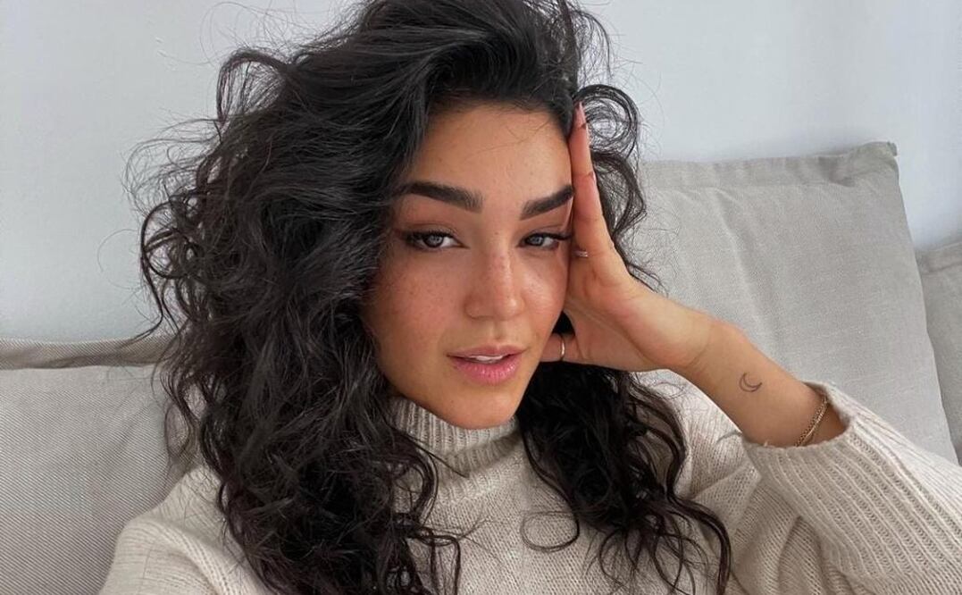 Ale Capetillo nos muestra cómo llevar un corset y falda de tul. Foto: Instagram @alecapetilloga