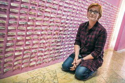 Crean un mural que refleja la violencia contra las mujeres 