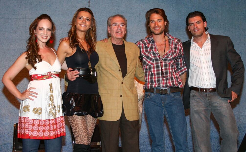 Sebastián Rulli, Cecilia Galiano, Otto Sirgo, y Conrado Osorio en el retorno de la obra “P.D. tu gato ha muerto” en 2008 en el Teatro Libanes. 
FOTO: Archivo EL UNIVERSAL.