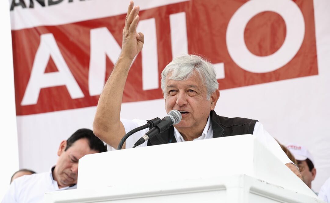 Tras un evento en la localidad costera, Andrés Manuel López Obrador adelantó que seguirá viajando en avioneta donde se necesite (Foto: Archivo / EL UNIVERSAL)