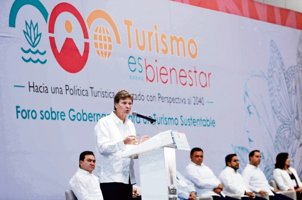 El titular de la Sectur, Enrique de la Madrid, consideró que el auge del turismo requiere más impuestos para cubrir necesidades de la población. (SECTUR)