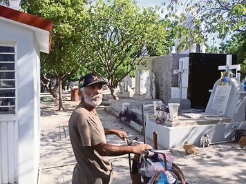 No es un vago; recibe frutas de los locatarios 