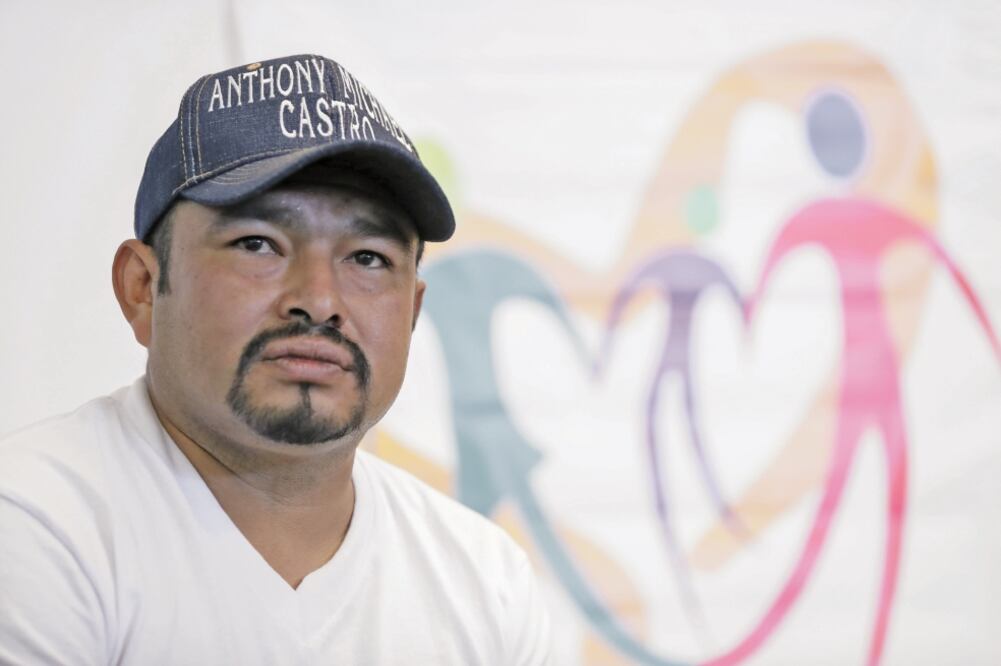 Los sicólogos del DIF le explicaron a Pascual y Anthony que inciarán un tratamiento para recuperar el vinculo familiar y los lazos afectivos, mientras tanto, el niño seguirá con su familia adoptiva para que conozca cómo funciona la sociedad. (IVÁN STEPHE)