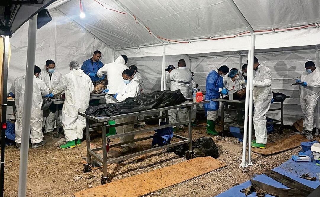 La Dirección General de Servicios Periciales informó que, hasta este momento, se han analizado 96 cuerpos, y de cuatro de ellos se recuperaron huellas dactilares para identificación, que serán enviadas al INE. Foto: Especial