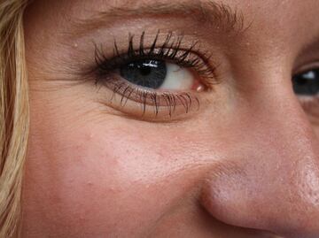 Aprende a usar el suero para combatir las patas de gallo