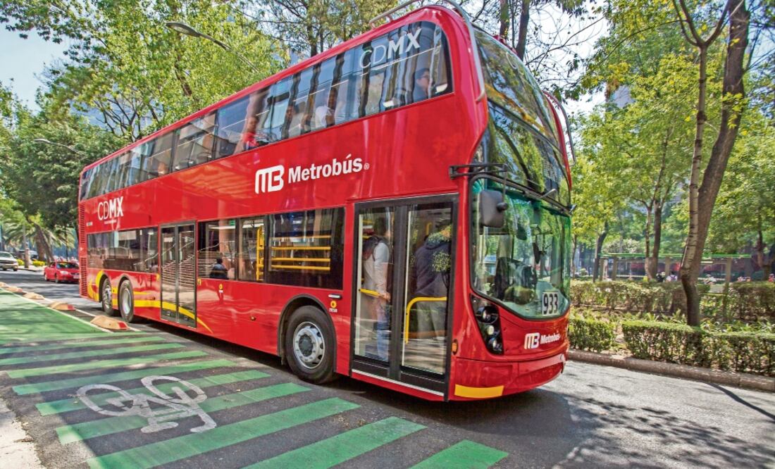 A partir de este lunes los usuarios de la unidades de doble piso, que corren sobre Paseo de Reforma, tendrán que pagar seis pesos por viaje (CRÉDITO DE FOTO)
