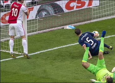 Contundente victoria del Ajax sobre el PSV