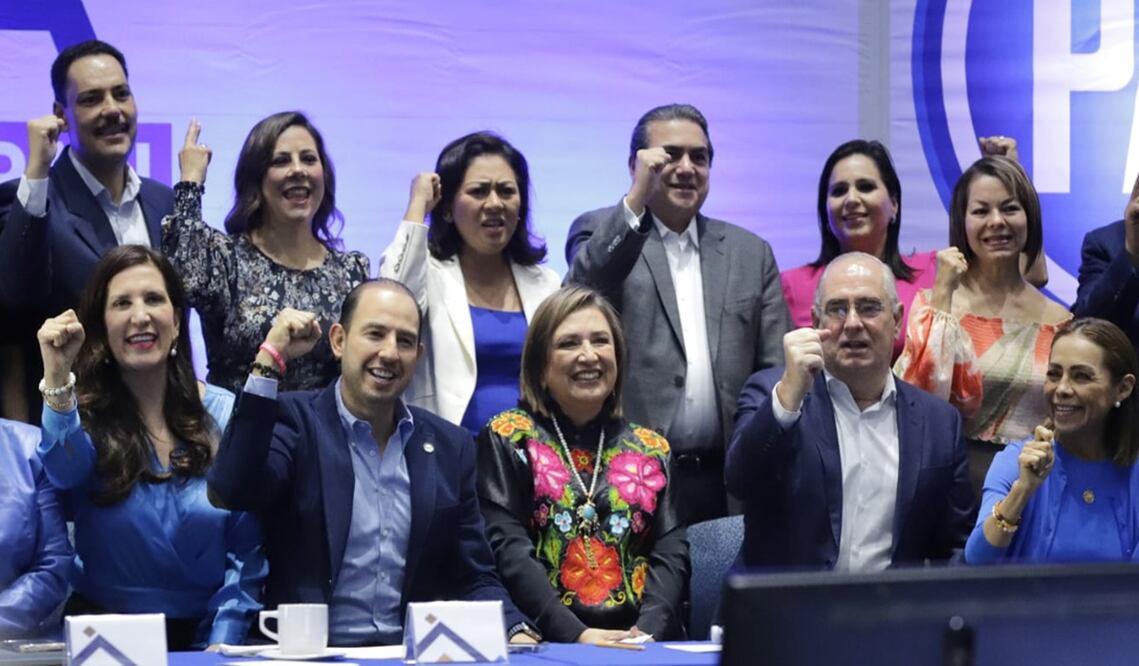 Arropada por senadores y dirigentes del PAN y al grito de "Presidenta, Presidenta", Xóchitl Gálvez afirmó que está lista para ganar la encuesta interna del próximo domingo y para derrotar a Morena en el 2024. Foto: Fernanda Rojas