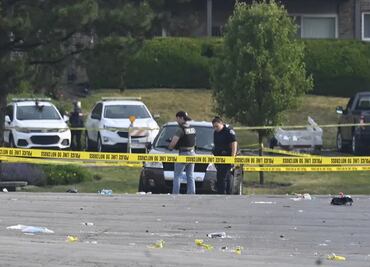 Balacera en un suburbio de Chicago deja un muerto y 19 heridos