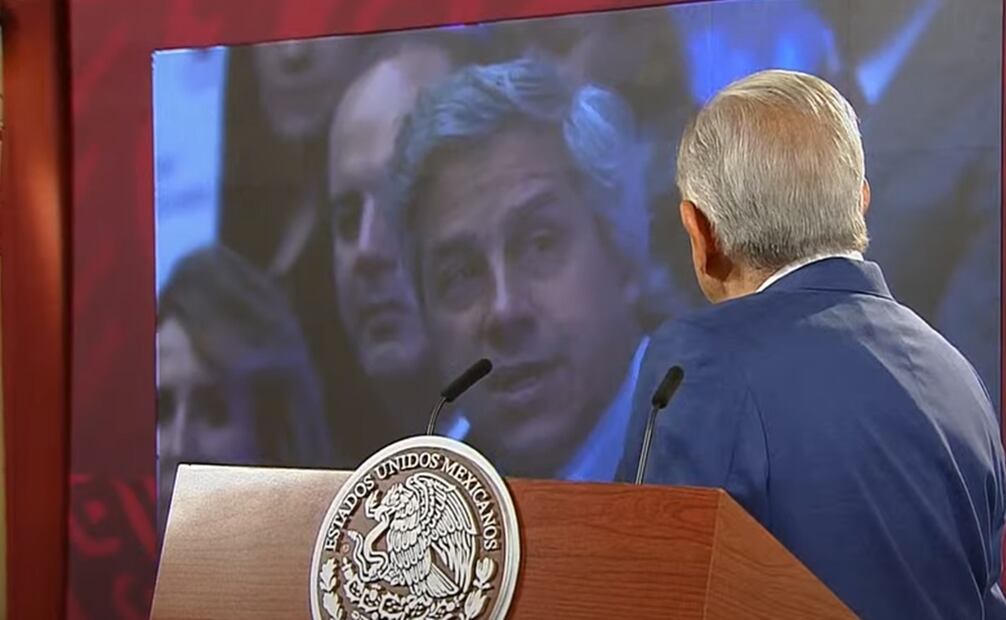 AMLO exhibe a Claudio X. González en su mañanera. Foto: Captura de pantalla