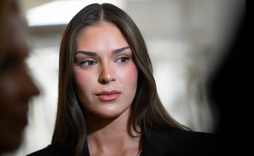 Sarah Dzafce perdió su corona de Miss Finlandia la semana pasada después de que una foto de ella tirando de la piel en las comisuras de sus ojos, publicada en las redes sociales, se volviera viral.
FOTO: Emmi Korhonen/Lehtikuva via AP.