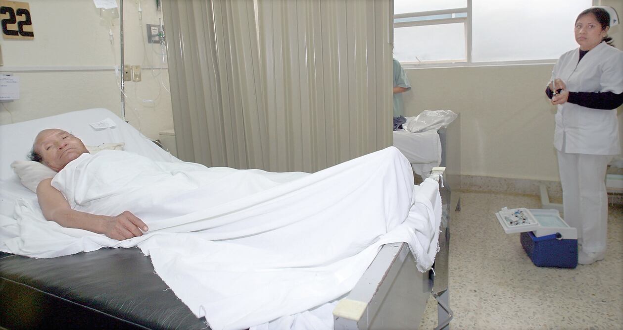 Según la asambleísta Elizabeth Mateos, en hospitales capitalinos 202 adultos mayores han sido abandonados por sus familias (ARCHIVO EL UNIVERSAL)