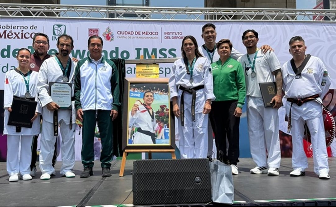 María del Rosario Espinoza imparte clínica de taekwondo; alza la mano para trabajar en la Federación - Foto: Gobierno de México