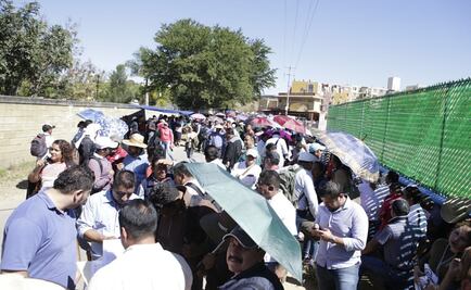 Retienen maestros a agente de la AEI en Oaxaca