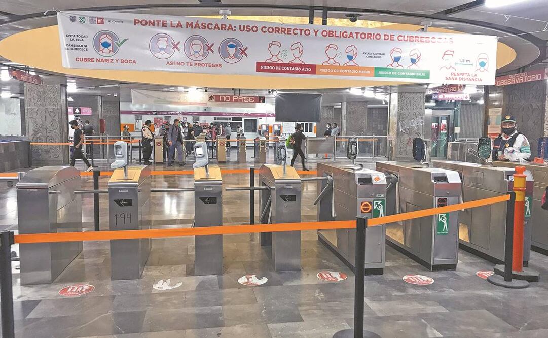 En un recorrido por Insurgentes se observó que entre uno o dos torniquetes funcionan para ingresar al Metro. Foto: Diego Simón/ El Universal.