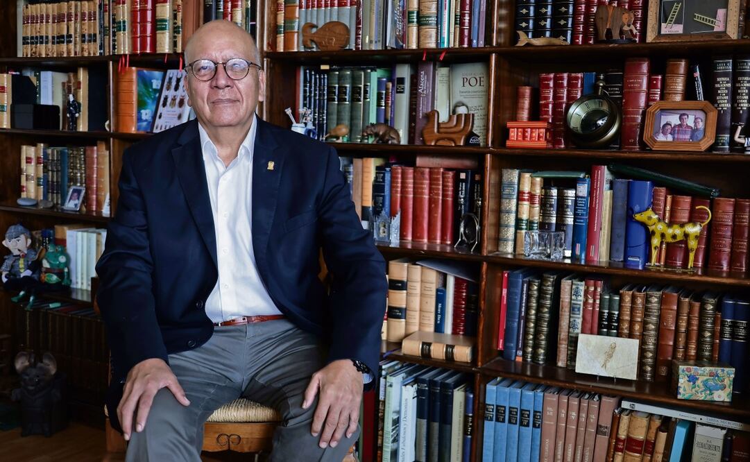 Entrevista con el escritor, universitario y académico de la lengua, Vicente Quirarte quien ganó el Premio Nacional de Artes y Literatura en la categoría de lingüística y literatura. Foto : Fernanda Rojas / EL UNIVERSAL