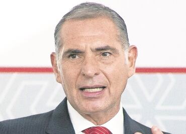 Gabino Cué comparece en la FGR por caso Nochixtlán