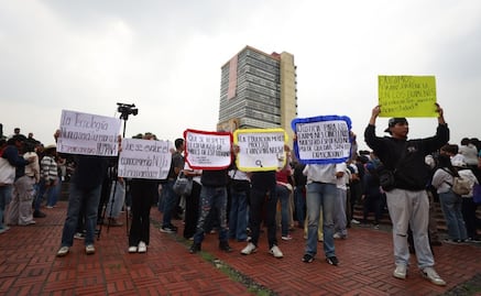 Aspirantes rechazados de la UNAM marchan en CU; exigen cancelación del examen y reposición en modalidad presencial