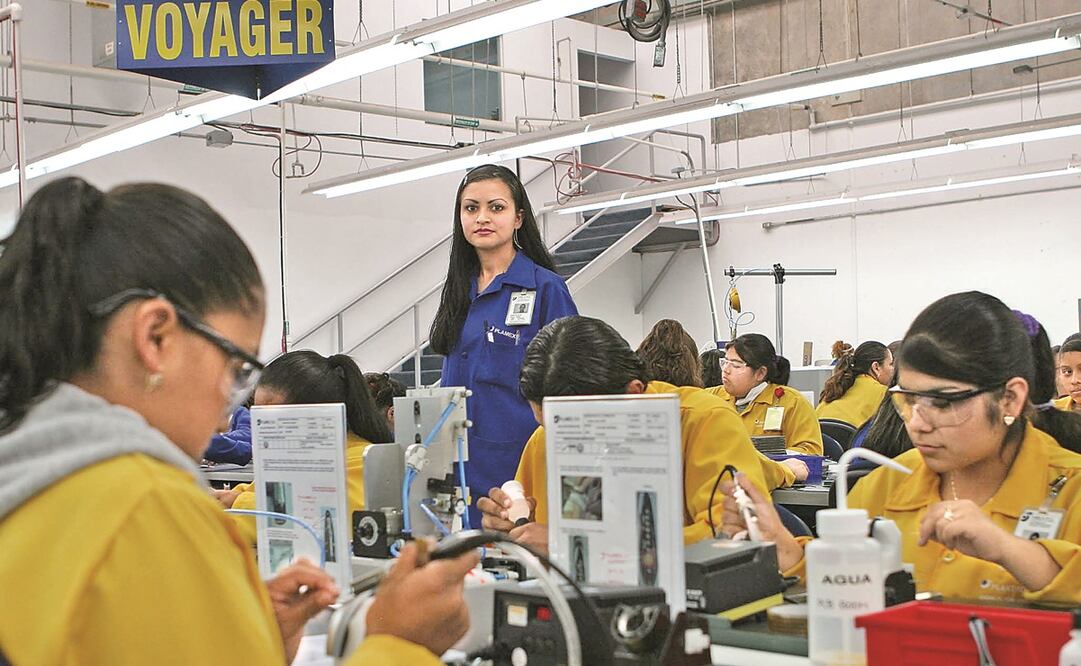 Existen 7 mil 500 contratos colectivos que ya han sido legitimados y de los cuales 2 mil 500 son de maquiladoras, explicó la funcionaria.