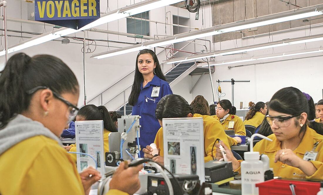 Existen 7 mil 500 contratos colectivos que ya han sido legitimados y de los cuales 2 mil 500 son de maquiladoras, explicó la funcionaria.