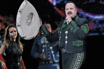¿Para cuándo el desnudo, Pepe Aguilar?