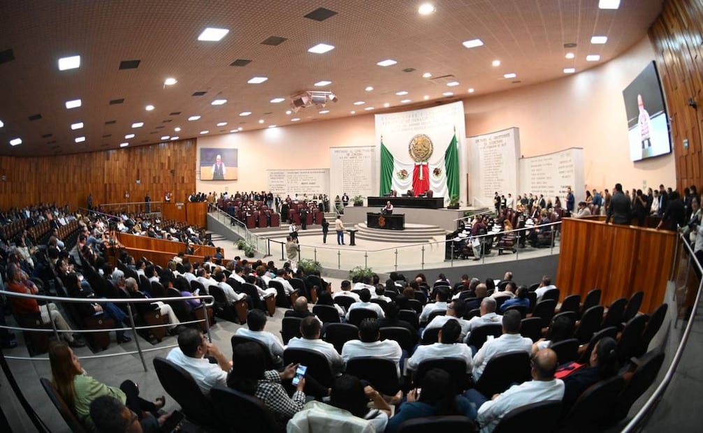 Con 39 votos a favor y 4 en contra, sin abstenciones, el pleno del Congreso de Veracruz aprobó hoy las reformas legales constitucionales federales del llamado Plan B electoral.
Foto: Especial.