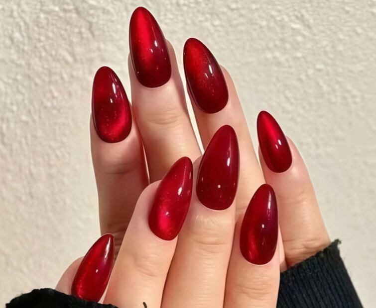 Uñas cat eye. Foto: Shein