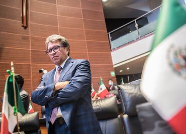 Monreal tiene nuevo dictamen con propuestas de la oposición sobre las Fuerzas Armadas