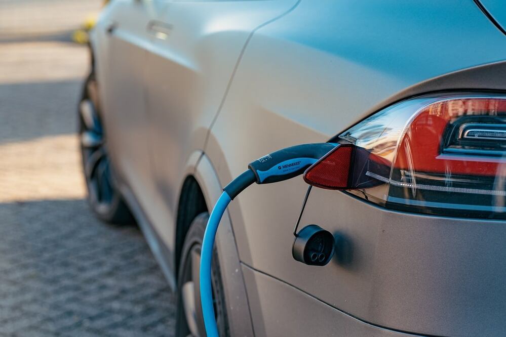 Los precios de estos autos eléctricos oscilan entre los 343 mil y los 2 millones de pesos / Foto: Unsplash