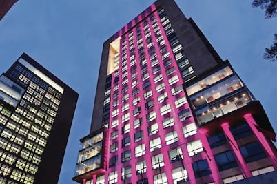 Retira SRE a 60 funcionarios de representaciones