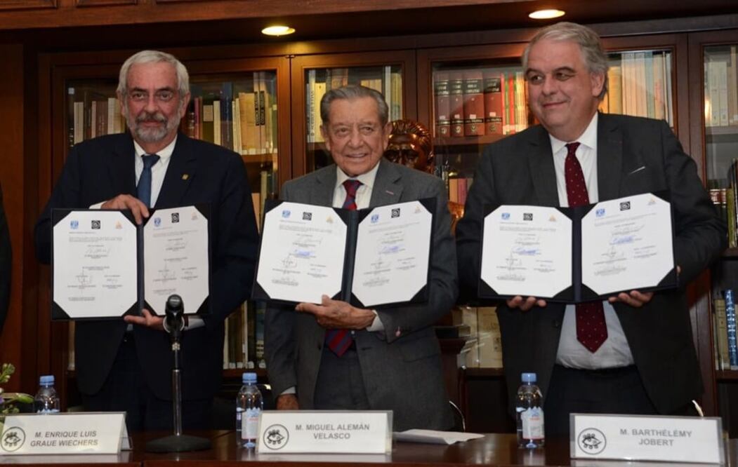 El rector Enrique Graue agradeció a la Fundación y a su presidente, Miguel Alemán Velasco, el poder apoyar este convenio porque, aseguró,  fortalece los vínculos con Francia. Foto: Iván Stephens/EL UNIVERSAL