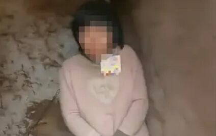 Condenan a hombre a nueve años de cárcel por encadenar a su esposa en China