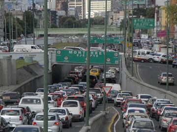 ¿Qué hacer si te sorprende un sismo en tu auto?