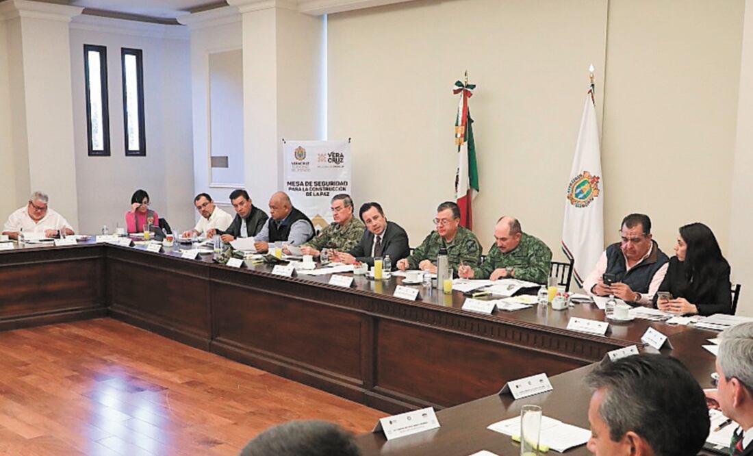 El mandatario local Cuitláhuac García participó en la sesión de la Mesa de Seguridad para la Construcción de la Paz. Foto/Especial