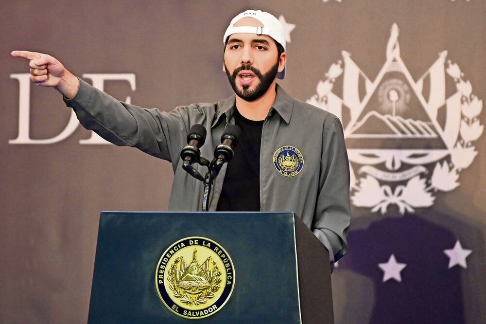 El presidente salvadoreño Nayib Bukele durante una conferencia de prensa en un hotel de San Salvador, el 28 de febrero de 2021. Foto: Sthanly Estrada | AFP