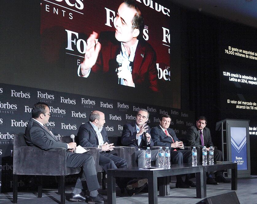 En el foro El Futuro Está Aquí, Sergio Rosengaus, de Kio Networks; Salvador Martínez, de IBM; José María Zas, de American Express, y Federico Polakoff, de Circle Latinoamérica (LUCÍA GODÍNEZ. EL UNIVERSAL)