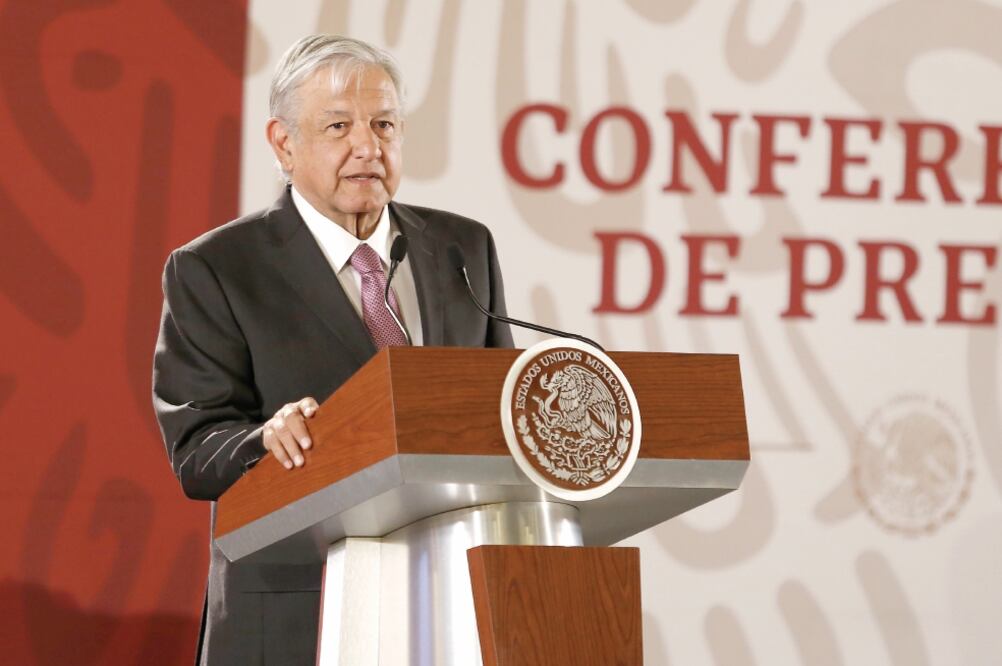 Andrés Manuel López Obrador dijo que los servidores públicos deben dar respuesta a todo señalamiento, “aunque vengan con el conservadurismo”. Foto: AGUSTÍN SALINAS. EL UNIVERSAL