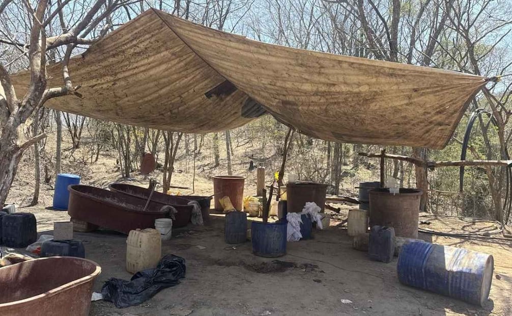 Elementos de la Semar localizaron y neutralizaron un laboratorio clandestino en el municipio de Mocorito, Sinaloa, presuntamente de La Chapiza. Foto: Especial