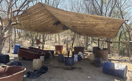 Elementos de la Semar localizaron y neutralizaron un laboratorio clandestino en el municipio de Mocorito, Sinaloa, presuntamente de La Chapiza. Foto: Especial